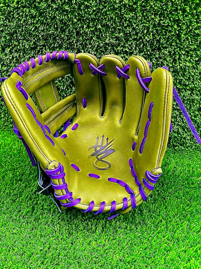 Adult 11.5 in - Crown Tip Infielder Glove